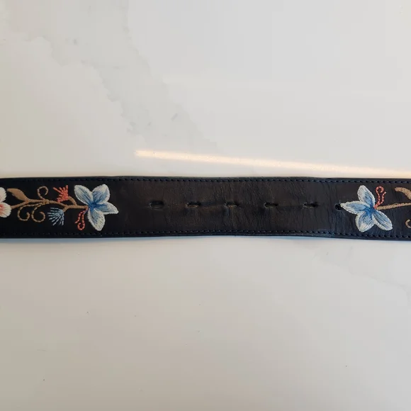 Johnny Was S/M Dark Navy Leather Belt with Floral Embroidery - Picture 7 of 10